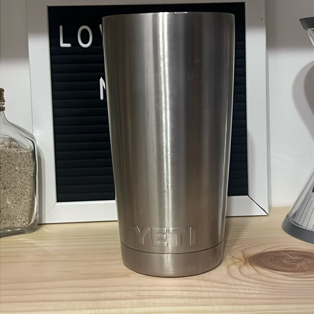 Yeti rambler stainless steel 20 oz tumbler